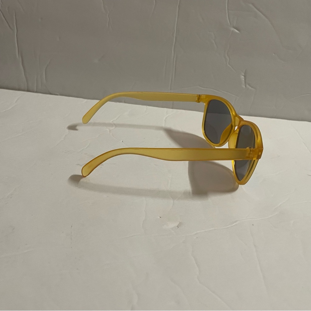 Orange Plastic Sunglasses Wayfarer Lenses Style with Black Case - Picture 5 of 11